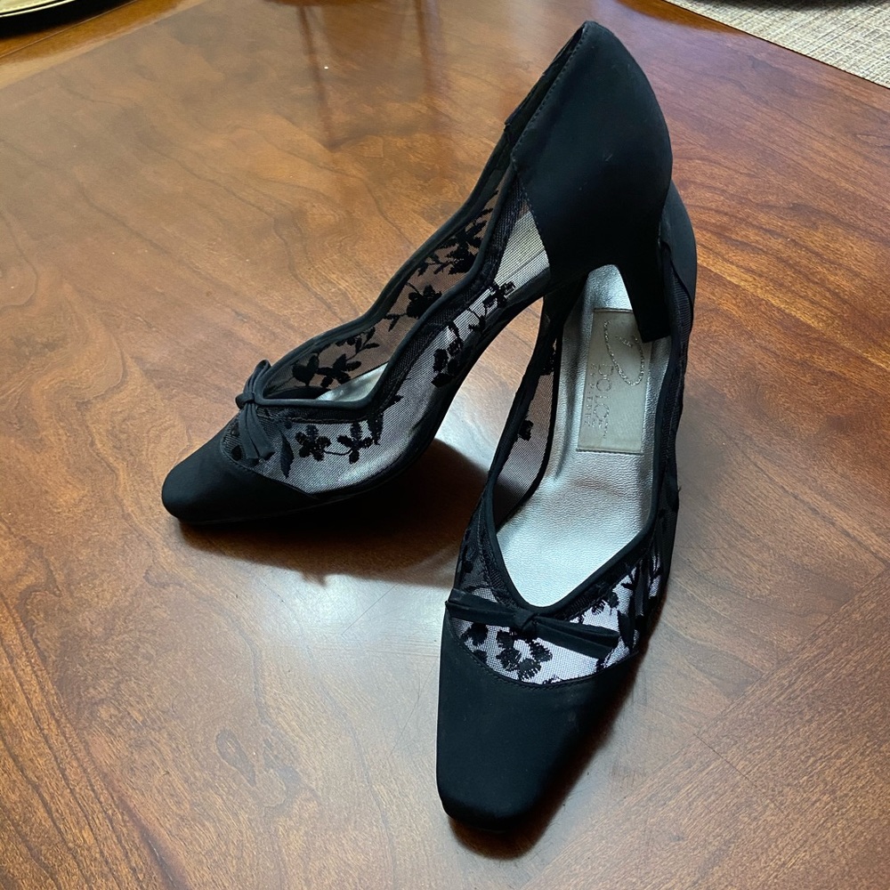 Dolce by Pierre black heels + size 7.5